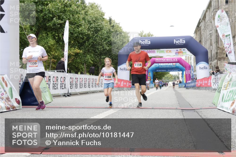 06.09.2026 - CURREX Alsterlauf Yannick Fuchs http://msf.ph/oto/10181447 06.09.2026 12:05:07 Ziel 1159, 1160, 1330, 2484 meine-sportfotos.de