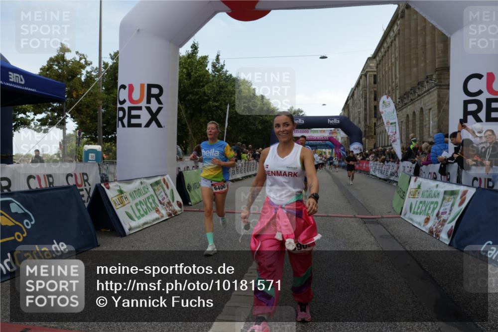 06.09.2026 - CURREX Alsterlauf Yannick Fuchs http://msf.ph/oto/10181571 06.09.2026 09:55:52 Ziel 2239, 2277, 3304, 3902, 3903, 4190, 4434, 4463, 4627, 4865, 4955, 4961, 5484, 5488, 6400, 8086, 8259 meine-sportfotos.de