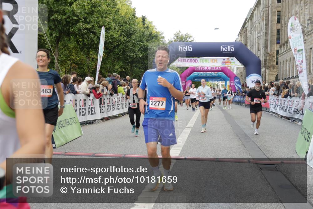06.09.2026 - CURREX Alsterlauf Yannick Fuchs http://msf.ph/oto/10181659 06.09.2026 09:55:53 Ziel 2239, 2277, 3902, 3903, 4190, 4434, 4463, 4627, 4865, 4955, 4961, 5484, 5488, 6400, 8086, 8259 meine-sportfotos.de