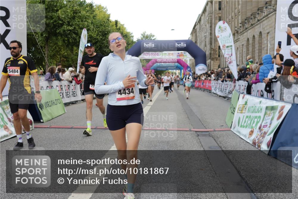 06.09.2026 - CURREX Alsterlauf Yannick Fuchs http://msf.ph/oto/10181867 06.09.2026 09:55:57 Ziel 2239, 2277, 2372, 3411, 4190, 4434, 4463, 4627, 5021, 5484, 6032, 6301, 6313, 6400, 8086, 8211, 8259, 8338 meine-sportfotos.de