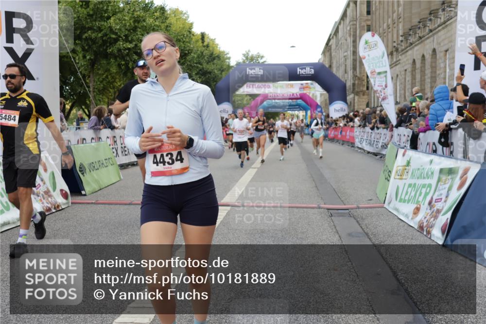 06.09.2026 - CURREX Alsterlauf Yannick Fuchs http://msf.ph/oto/10181889 06.09.2026 09:55:57 Ziel 2239, 2277, 2372, 3411, 4190, 4434, 4463, 4627, 5021, 5484, 6032, 6301, 6313, 6400, 8086, 8211, 8259, 8338 meine-sportfotos.de