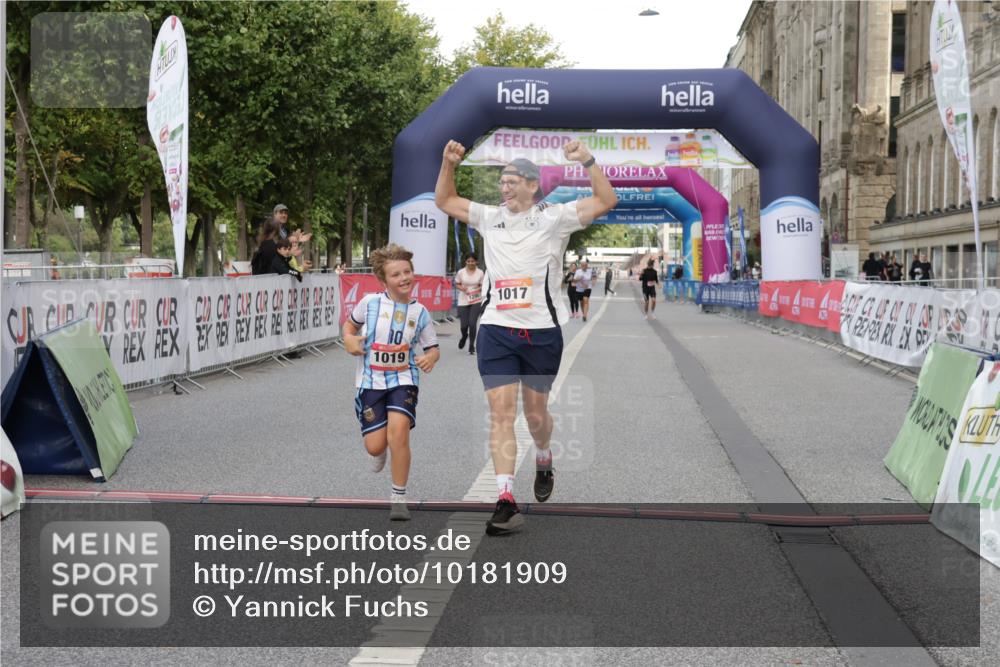 06.09.2026 - CURREX Alsterlauf Yannick Fuchs http://msf.ph/oto/10181909 06.09.2026 12:09:34 Ziel 1017, 1019 meine-sportfotos.de