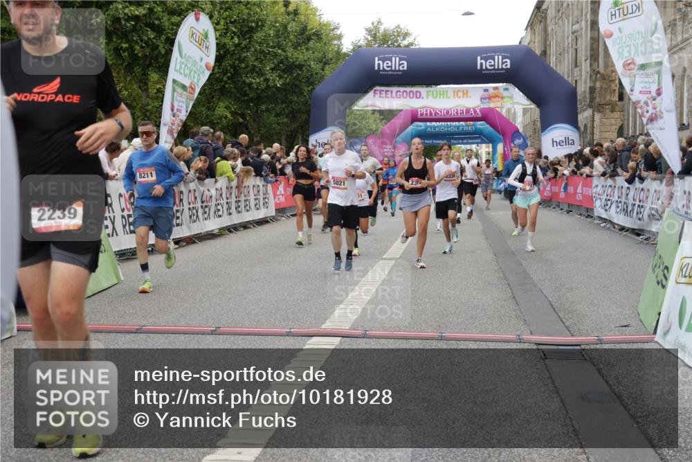 06.09.2026 - CURREX Alsterlauf Yannick Fuchs http://msf.ph/oto/10181928 06.09.2026 09:55:58 Ziel 2239, 2277, 2372, 2626, 2641, 3411, 4135, 4190, 4262, 4434, 4463, 4627, 5021, 5484, 6032, 6301, 6313, 6400, 8086, 8211, 8259, 8338 meine-sportfotos.de