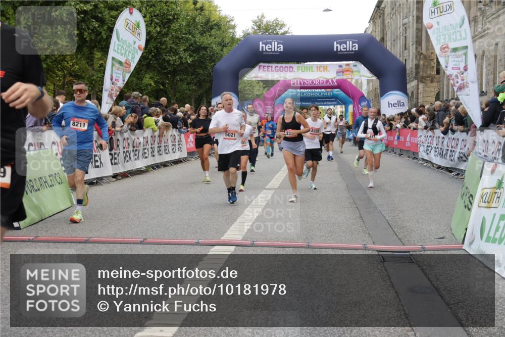 06.09.2026 - CURREX Alsterlauf Yannick Fuchs http://msf.ph/oto/10181978 06.09.2026 09:55:59 Ziel 2239, 2277, 2372, 2516, 2626, 2641, 3411, 3636, 4135, 4262, 4434, 4463, 4627, 5021, 5484, 6032, 6301, 6313, 8086, 8211, 8338 meine-sportfotos.de