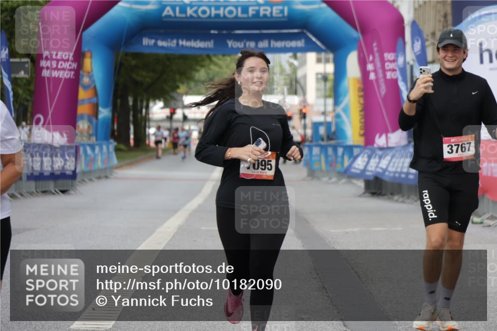 06.09.2026 - CURREX Alsterlauf Yannick Fuchs http://msf.ph/oto/10182090 06.09.2026 12:09:49 Ziel 1095, 1150, 1209 meine-sportfotos.de