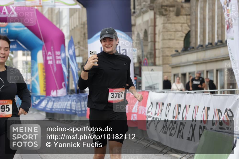 06.09.2026 - CURREX Alsterlauf Yannick Fuchs http://msf.ph/oto/10182112 06.09.2026 12:09:50 Ziel 1095, 1150, 1209 meine-sportfotos.de