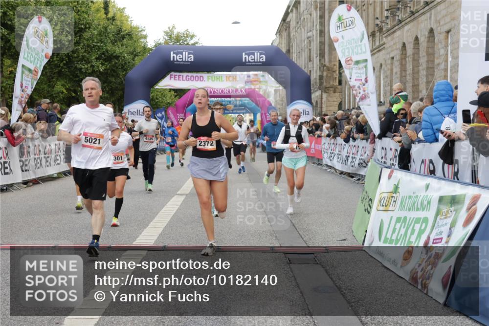 06.09.2026 - CURREX Alsterlauf Yannick Fuchs http://msf.ph/oto/10182140 06.09.2026 09:56:00 Ziel 2239, 2277, 2372, 2516, 2626, 2641, 3411, 3636, 4135, 4262, 4434, 4463, 4627, 5021, 5484, 6032, 6301, 6313, 8086, 8211, 8338 meine-sportfotos.de