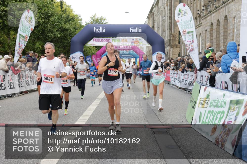 06.09.2026 - CURREX Alsterlauf Yannick Fuchs http://msf.ph/oto/10182162 06.09.2026 09:56:00 Ziel 2239, 2277, 2372, 2516, 2626, 2641, 3411, 3636, 4135, 4262, 4434, 4463, 4627, 5021, 5484, 6032, 6301, 6313, 8086, 8211, 8338 meine-sportfotos.de