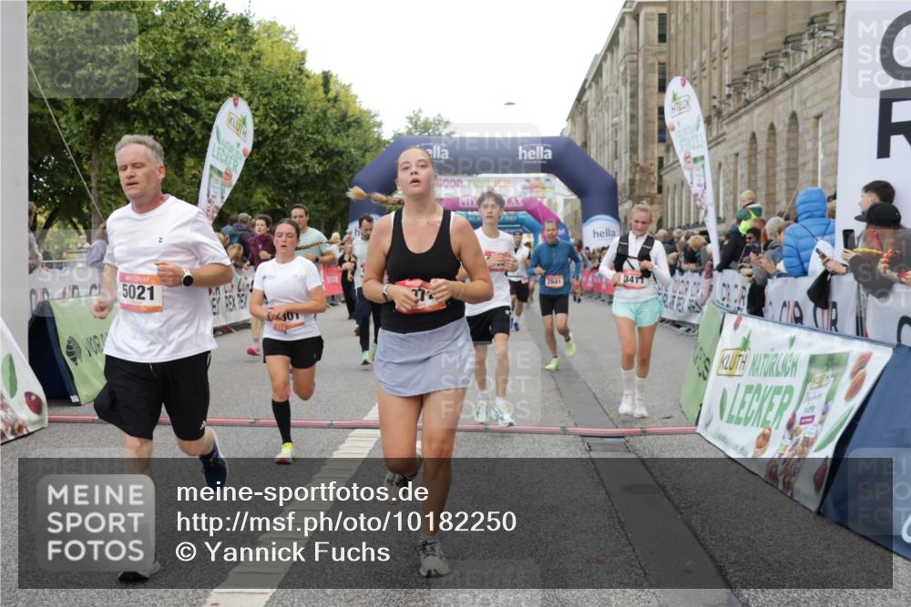 06.09.2026 - CURREX Alsterlauf Yannick Fuchs http://msf.ph/oto/10182250 06.09.2026 09:56:01 Ziel 2239, 2372, 2516, 2626, 2641, 2805, 3225, 3411, 3636, 3830, 4135, 4262, 4434, 4627, 5021, 5484, 6032, 6301, 6313, 8086, 8211, 8338 meine-sportfotos.de