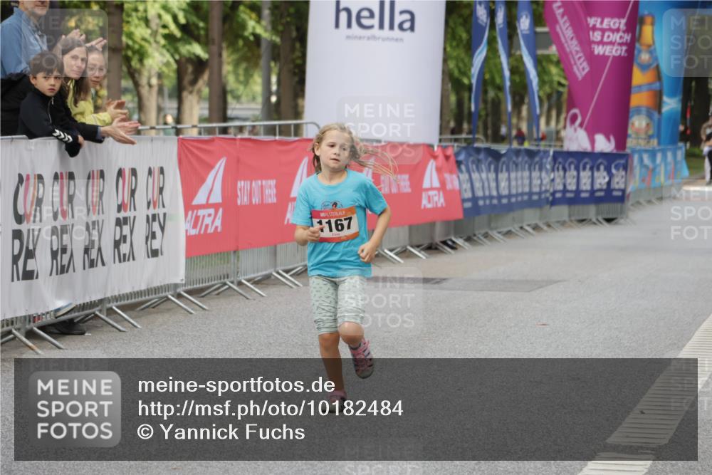 06.09.2026 - CURREX Alsterlauf Yannick Fuchs http://msf.ph/oto/10182484 06.09.2026 12:11:03 Ziel 1166, 1167, 1168 meine-sportfotos.de
