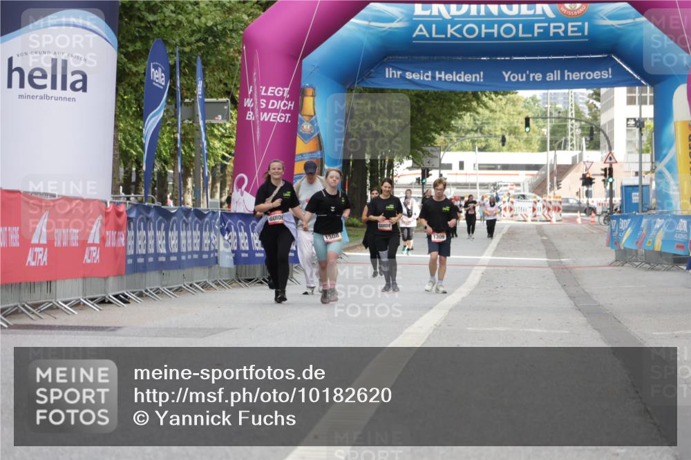 06.09.2026 - CURREX Alsterlauf Yannick Fuchs http://msf.ph/oto/10182620 06.09.2026 12:11:29 Ziel  meine-sportfotos.de