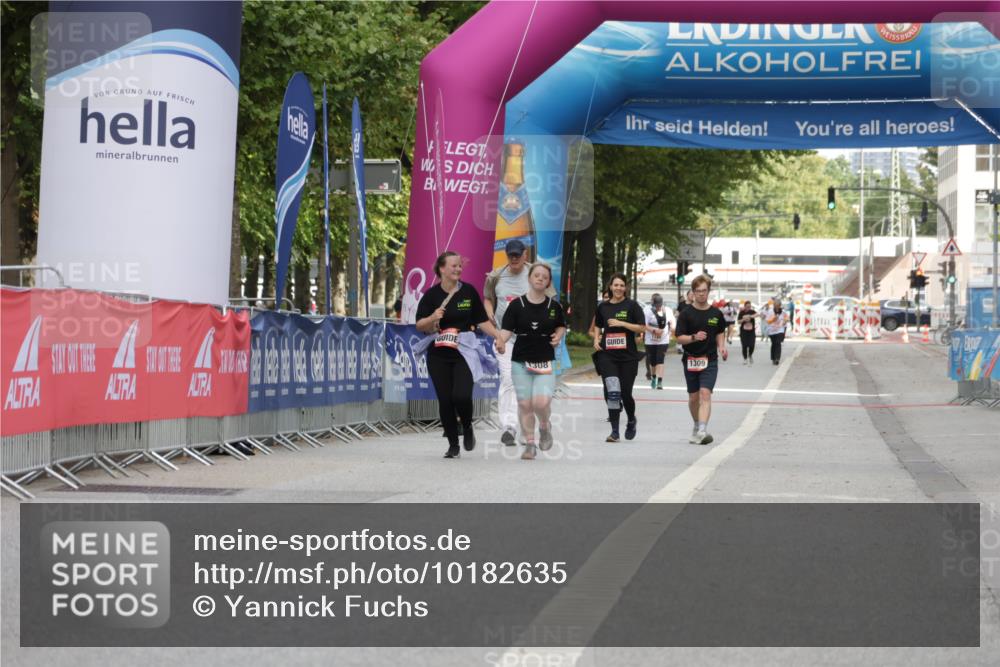 06.09.2026 - CURREX Alsterlauf Yannick Fuchs http://msf.ph/oto/10182635 06.09.2026 12:11:29 Ziel  meine-sportfotos.de