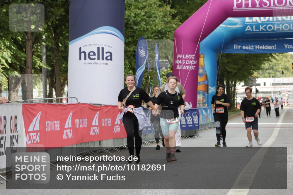 06.09.2026 - CURREX Alsterlauf Yannick Fuchs http://msf.ph/oto/10182691 06.09.2026 12:11:36 Ziel  meine-sportfotos.de