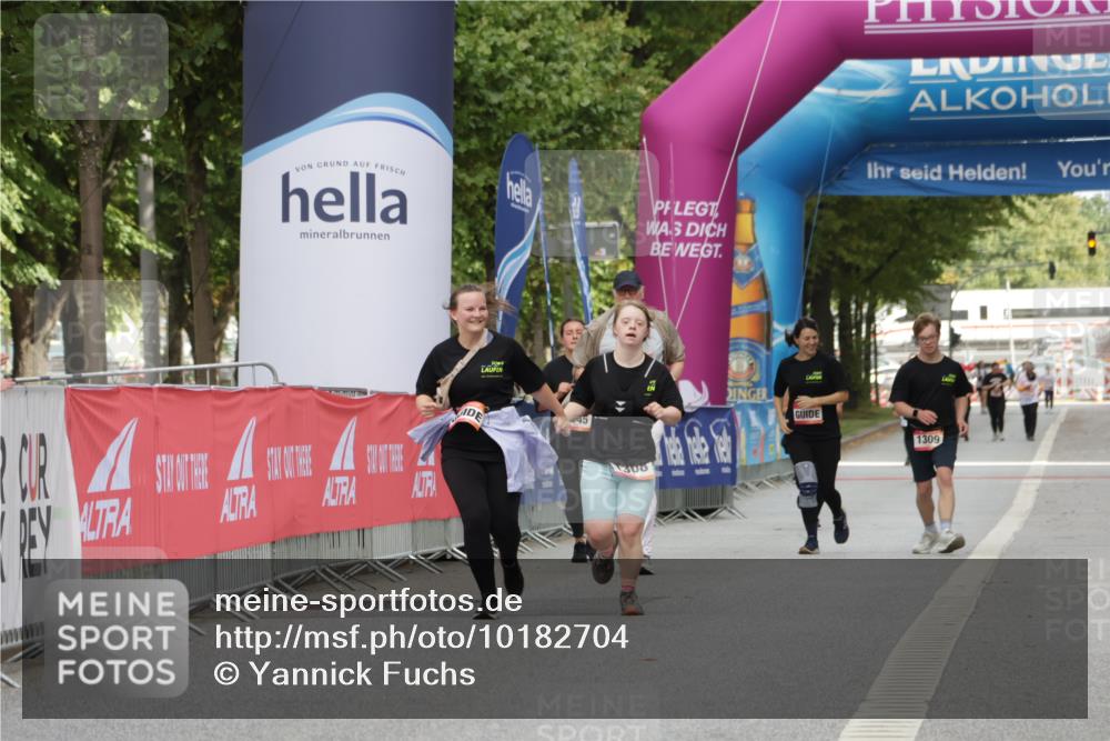 06.09.2026 - CURREX Alsterlauf Yannick Fuchs http://msf.ph/oto/10182704 06.09.2026 12:11:36 Ziel  meine-sportfotos.de