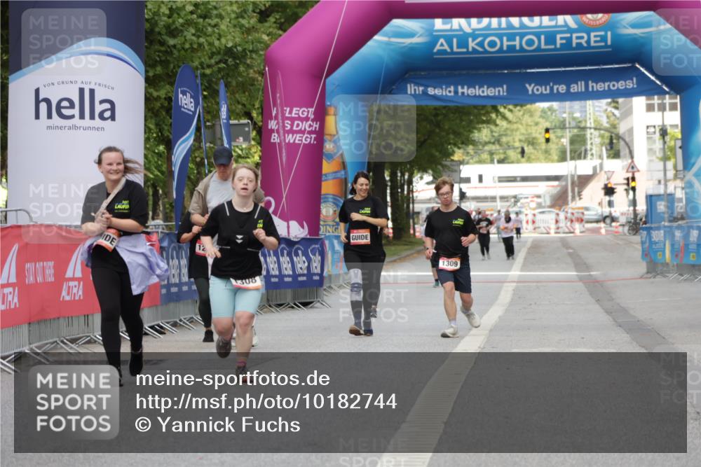 06.09.2026 - CURREX Alsterlauf Yannick Fuchs http://msf.ph/oto/10182744 06.09.2026 12:11:38 Ziel  meine-sportfotos.de