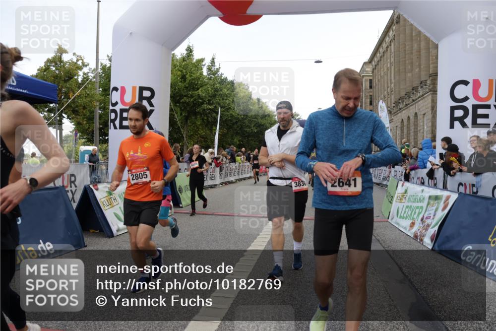 06.09.2026 - CURREX Alsterlauf Yannick Fuchs http://msf.ph/oto/10182769 06.09.2026 09:56:06 Ziel 2171, 2372, 2516, 2626, 2641, 2805, 3225, 3411, 3636, 3830, 4111, 4135, 4262, 4365, 4809, 5021, 5085, 5095, 5206, 6032, 6170, 6301, 6313, 8170, 8211, 8338 meine-sportfotos.de