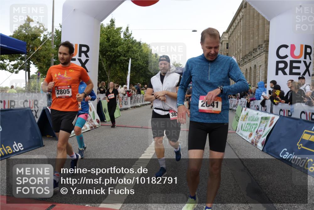 06.09.2026 - CURREX Alsterlauf Yannick Fuchs http://msf.ph/oto/10182791 06.09.2026 09:56:07 Ziel 2171, 2372, 2516, 2626, 2641, 2805, 3225, 3411, 3636, 3830, 4111, 4135, 4262, 4365, 4809, 5021, 5085, 5095, 5206, 6032, 6170, 6301, 6313, 8170, 8211, 8338 meine-sportfotos.de