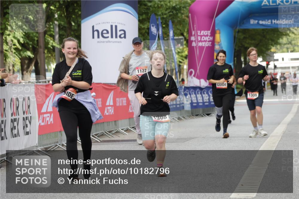 06.09.2026 - CURREX Alsterlauf Yannick Fuchs http://msf.ph/oto/10182796 06.09.2026 12:11:41 Ziel 1308 meine-sportfotos.de