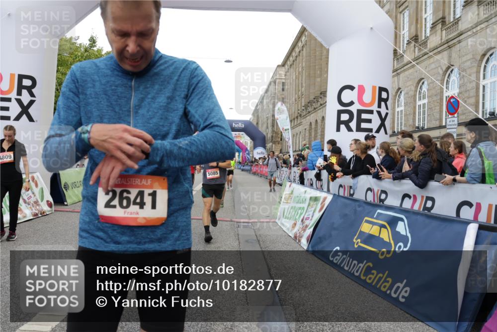 06.09.2026 - CURREX Alsterlauf Yannick Fuchs http://msf.ph/oto/10182877 06.09.2026 09:56:08 Ziel 2171, 2516, 2626, 2641, 2805, 3225, 3411, 3636, 3830, 4111, 4135, 4262, 4365, 4809, 5085, 5095, 5206, 6032, 6170, 6301, 6313, 8105, 8170, 8338 meine-sportfotos.de