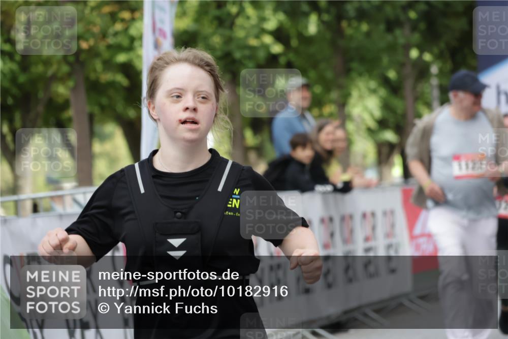 06.09.2026 - CURREX Alsterlauf Yannick Fuchs http://msf.ph/oto/10182916 06.09.2026 12:11:47 Ziel 1122, 1308, 1309 meine-sportfotos.de