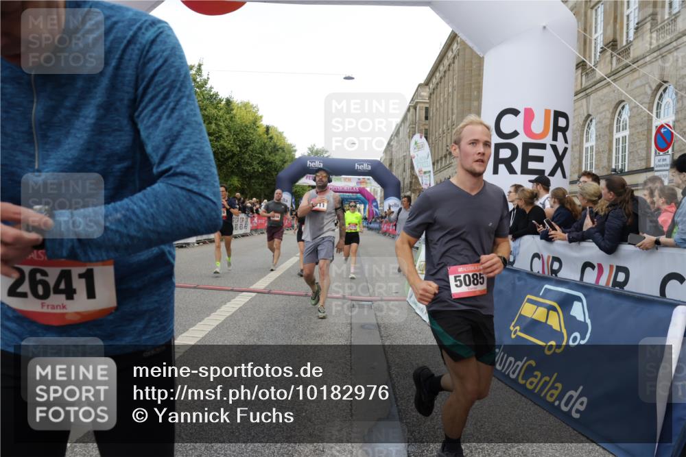 06.09.2026 - CURREX Alsterlauf Yannick Fuchs http://msf.ph/oto/10182976 06.09.2026 09:56:10 Ziel 2171, 2516, 2548, 2626, 2641, 2805, 3225, 3571, 3636, 3830, 4111, 4135, 4262, 4365, 4809, 5085, 5095, 5206, 6170, 8105, 8170 meine-sportfotos.de
