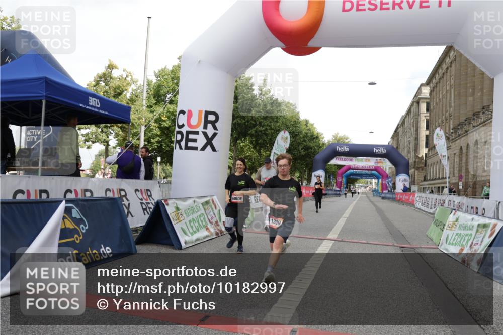 06.09.2026 - CURREX Alsterlauf Yannick Fuchs http://msf.ph/oto/10182997 06.09.2026 12:11:51 Ziel 1122, 1196, 1245, 1308, 1309 meine-sportfotos.de