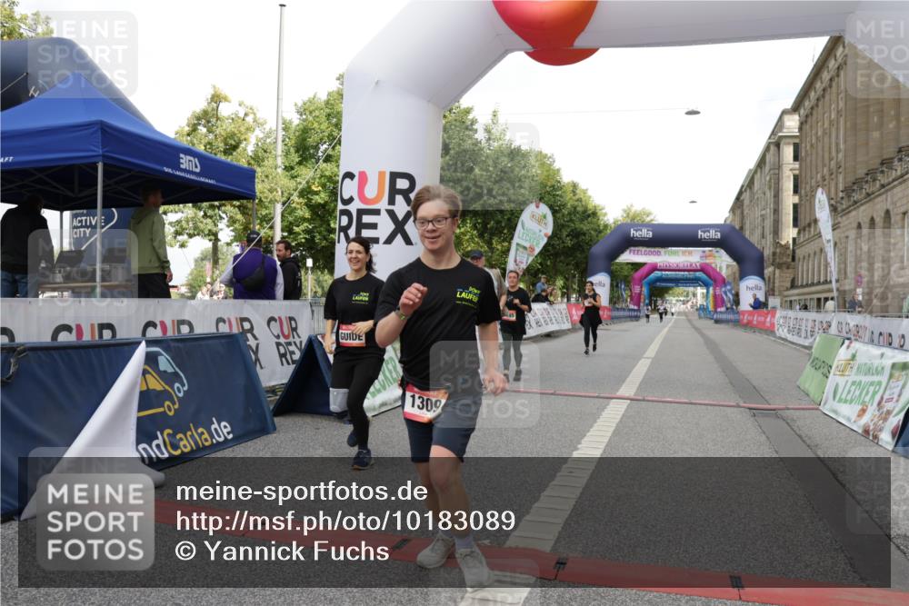 06.09.2026 - CURREX Alsterlauf Yannick Fuchs http://msf.ph/oto/10183089 06.09.2026 12:11:52 Ziel 1122, 1196, 1245, 1308, 1309 meine-sportfotos.de