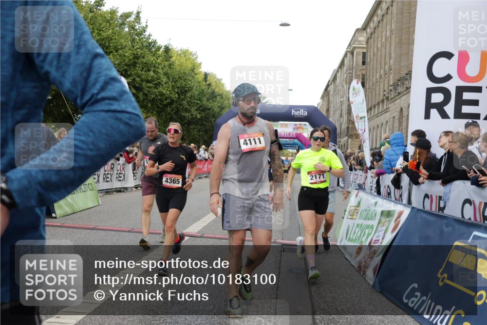06.09.2026 - CURREX Alsterlauf Yannick Fuchs http://msf.ph/oto/10183100 06.09.2026 09:56:11 Ziel 2171, 2516, 2548, 2805, 3225, 3486, 3571, 3636, 3830, 4111, 4365, 4809, 5085, 5095, 5206, 6170, 8105, 8170 meine-sportfotos.de