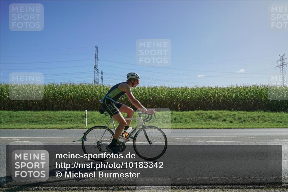 06.09.2026 - 20. Norderstedt Triathlon Michael Burmester http://msf.ph/oto/10183342 06.09.2026 10:35:14 Radfahren 729, 742 meine-sportfotos.de