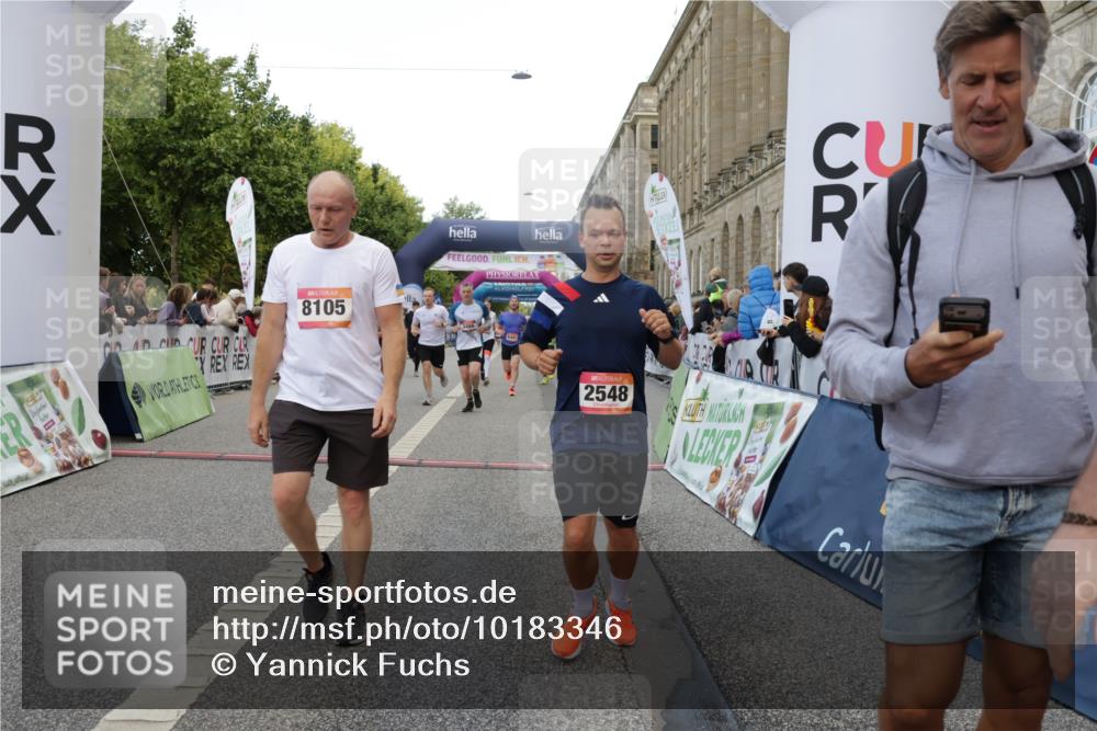 06.09.2026 - CURREX Alsterlauf Yannick Fuchs http://msf.ph/oto/10183346 06.09.2026 09:56:15 Ziel 2085, 2171, 2548, 3486, 3571, 4111, 4365, 4715, 5085, 5095, 5206, 5682, 6170, 6416, 6441, 8105, 8170 meine-sportfotos.de
