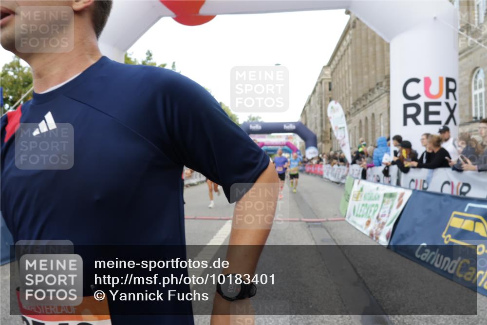 06.09.2026 - CURREX Alsterlauf Yannick Fuchs http://msf.ph/oto/10183401 06.09.2026 09:56:16 Ziel 2085, 2171, 2548, 3486, 3571, 4111, 4365, 4715, 5095, 5206, 5682, 5841, 6170, 6416, 6441, 8105, 8170 meine-sportfotos.de