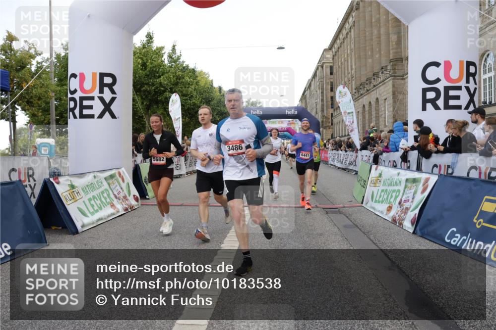 06.09.2026 - CURREX Alsterlauf Yannick Fuchs http://msf.ph/oto/10183538 06.09.2026 09:56:17 Ziel 2085, 2171, 2548, 3486, 3571, 4365, 4715, 5095, 5206, 5682, 5841, 6170, 6416, 6441, 8105 meine-sportfotos.de