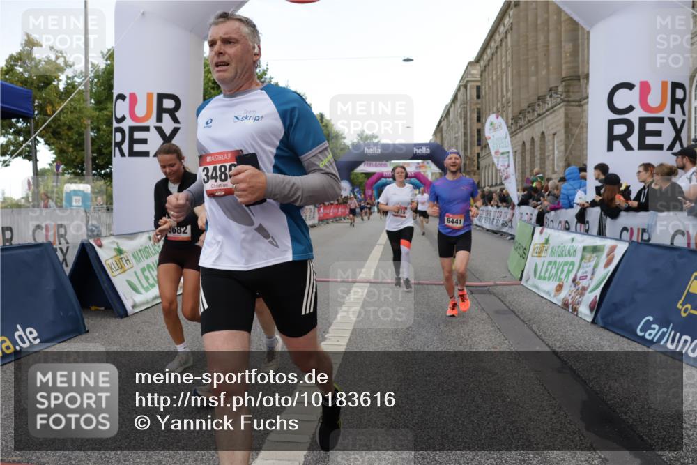 06.09.2026 - CURREX Alsterlauf Yannick Fuchs http://msf.ph/oto/10183616 06.09.2026 09:56:18 Ziel 2085, 2171, 2548, 3486, 3571, 4057, 4365, 4715, 5206, 5682, 5841, 6416, 6441, 8105, 8134 meine-sportfotos.de