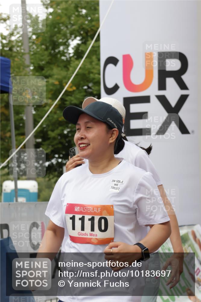 06.09.2026 - CURREX Alsterlauf Yannick Fuchs http://msf.ph/oto/10183697 06.09.2026 12:13:43 Ziel 1109, 1110 meine-sportfotos.de