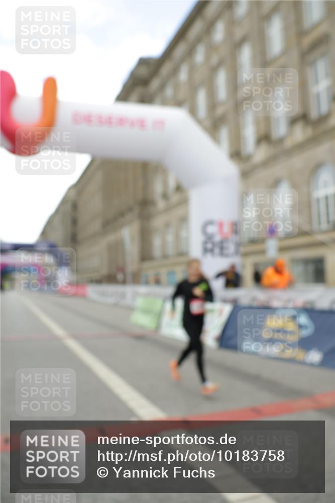 06.09.2026 - CURREX Alsterlauf Yannick Fuchs http://msf.ph/oto/10183758 06.09.2026 12:18:03 Ziel 1306 meine-sportfotos.de