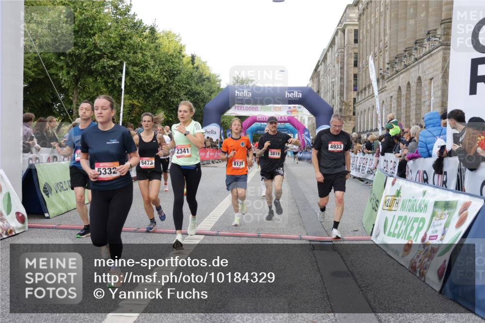 06.09.2026 - CURREX Alsterlauf Yannick Fuchs http://msf.ph/oto/10184329 06.09.2026 09:56:27 Ziel 2188, 2341, 2620, 3577, 4057, 4933, 5332, 5473, 5586, 5807, 5841, 8131, 8134 meine-sportfotos.de