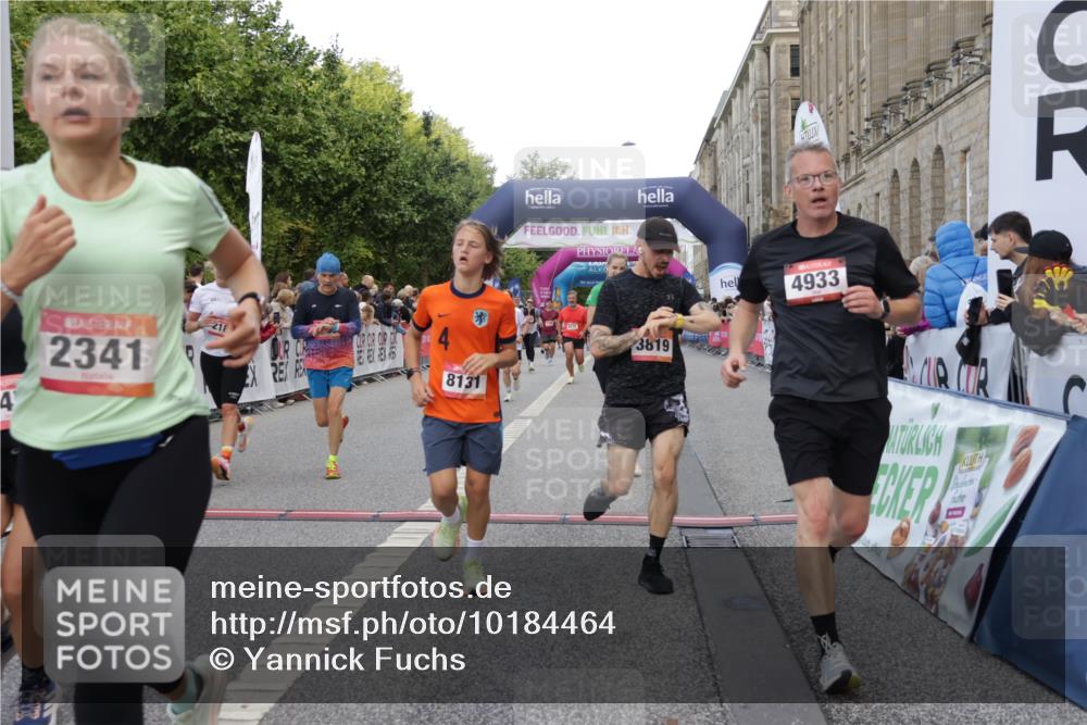 06.09.2026 - CURREX Alsterlauf Yannick Fuchs http://msf.ph/oto/10184464 06.09.2026 09:56:28 Ziel 2188, 2341, 2620, 3116, 3577, 4057, 4933, 5332, 5473, 5586, 5807, 5841, 8131, 8134 meine-sportfotos.de