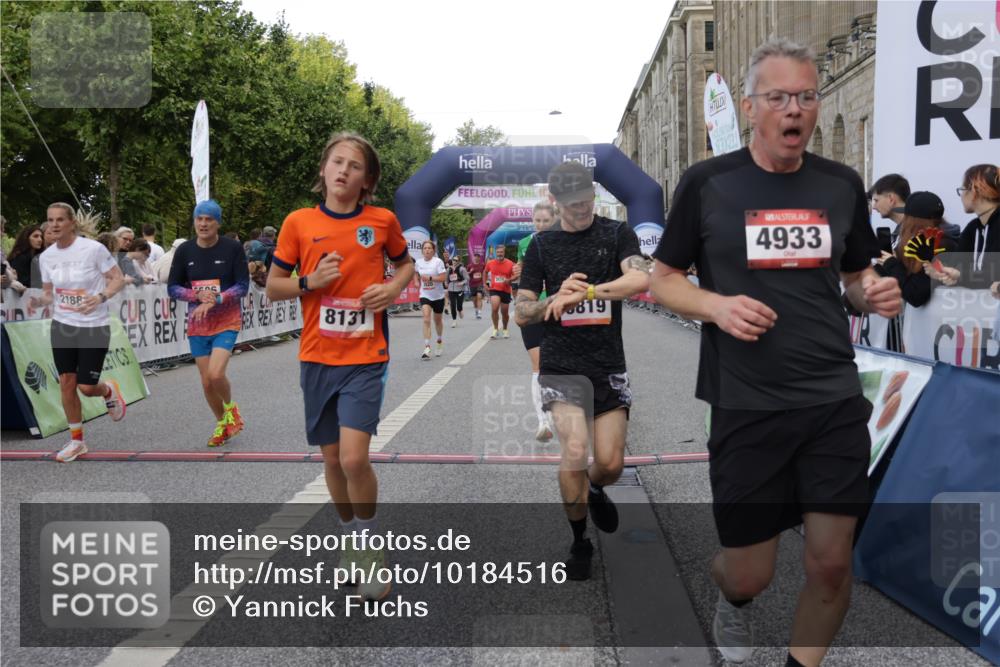 06.09.2026 - CURREX Alsterlauf Yannick Fuchs http://msf.ph/oto/10184516 06.09.2026 09:56:29 Ziel 2188, 2341, 2620, 3116, 3577, 4057, 4059, 4933, 5332, 5473, 5586, 5807, 8131, 8134 meine-sportfotos.de