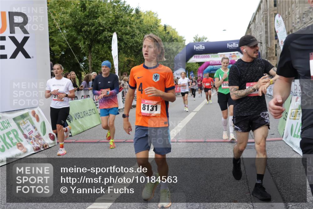 06.09.2026 - CURREX Alsterlauf Yannick Fuchs http://msf.ph/oto/10184563 06.09.2026 09:56:29 Ziel 2188, 2341, 2620, 3116, 3577, 4057, 4059, 4933, 5332, 5473, 5586, 5807, 8131, 8134 meine-sportfotos.de