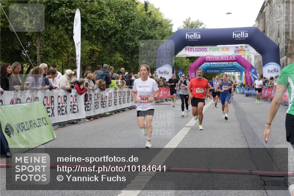 06.09.2026 - CURREX Alsterlauf Yannick Fuchs http://msf.ph/oto/10184641 06.09.2026 09:56:31 Ziel 2188, 2341, 2620, 3116, 3577, 4059, 4933, 5332, 5473, 5586, 5708, 5807, 6269, 8131 meine-sportfotos.de