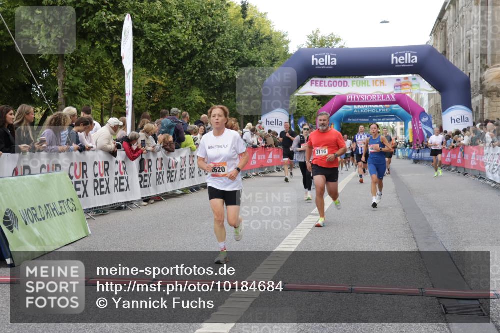 06.09.2026 - CURREX Alsterlauf Yannick Fuchs http://msf.ph/oto/10184684 06.09.2026 09:56:31 Ziel 2188, 2341, 2620, 3116, 3577, 4059, 4933, 5332, 5473, 5586, 5708, 5807, 6269, 8131 meine-sportfotos.de