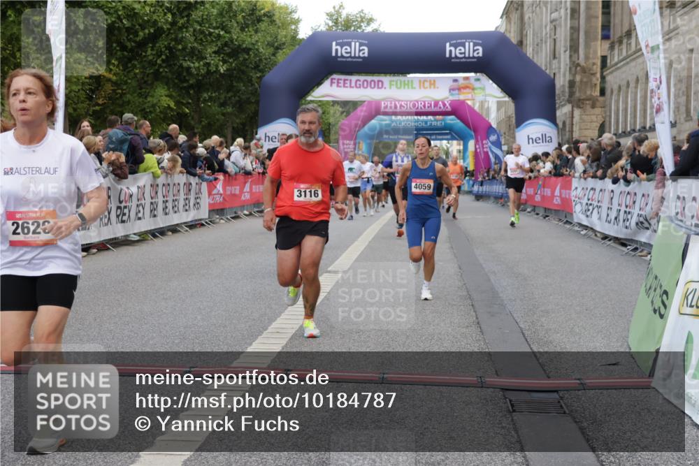 06.09.2026 - CURREX Alsterlauf Yannick Fuchs http://msf.ph/oto/10184787 06.09.2026 09:56:32 Ziel 2188, 2341, 2620, 3116, 3577, 4059, 4575, 4933, 5332, 5473, 5586, 5591, 5708, 5807, 6091, 6269, 8131 meine-sportfotos.de