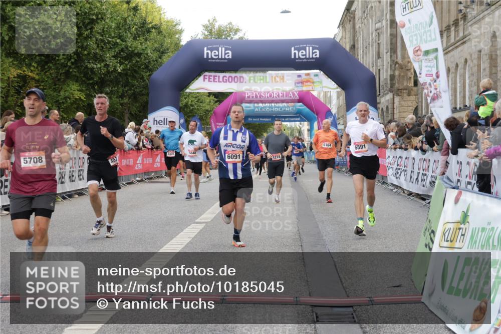 06.09.2026 - CURREX Alsterlauf Yannick Fuchs http://msf.ph/oto/10185045 06.09.2026 09:56:35 Ziel 2188, 2620, 3116, 3365, 4059, 4088, 4278, 4575, 4933, 5473, 5586, 5591, 5708, 5807, 5848, 6091, 6164, 6269, 8131 meine-sportfotos.de