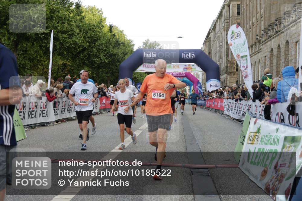 06.09.2026 - CURREX Alsterlauf Yannick Fuchs http://msf.ph/oto/10185522 06.09.2026 09:56:39 Ziel 2338, 2620, 3116, 3365, 3606, 4059, 4088, 4278, 4575, 5026, 5591, 5708, 5848, 6048, 6091, 6164, 6269, 8080, 8132 meine-sportfotos.de