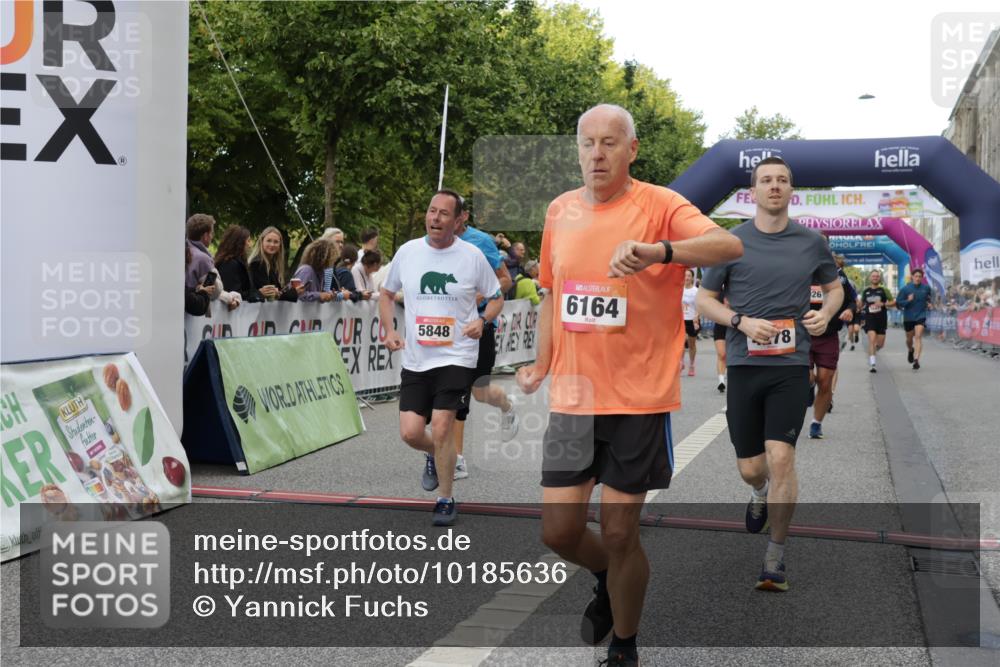 06.09.2026 - CURREX Alsterlauf Yannick Fuchs http://msf.ph/oto/10185636 06.09.2026 09:56:40 Ziel 2338, 2647, 2648, 3116, 3365, 3606, 4059, 4088, 4278, 4575, 5011, 5026, 5411, 5412, 5413, 5414, 5591, 5708, 5848, 6048, 6091, 6164, 6269, 8080, 8132 meine-sportfotos.de