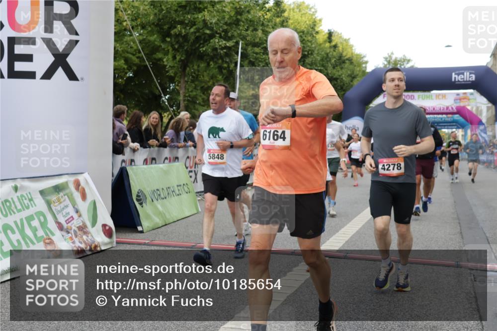 06.09.2026 - CURREX Alsterlauf Yannick Fuchs http://msf.ph/oto/10185654 06.09.2026 09:56:40 Ziel 2338, 2647, 2648, 3116, 3365, 3606, 4059, 4088, 4278, 4575, 5011, 5026, 5411, 5412, 5413, 5414, 5591, 5708, 5848, 6048, 6091, 6164, 6269, 8080, 8132 meine-sportfotos.de