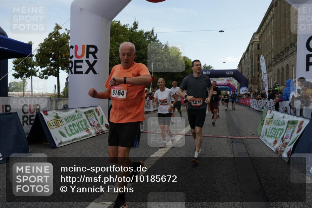 06.09.2026 - CURREX Alsterlauf Yannick Fuchs http://msf.ph/oto/10185672 06.09.2026 09:56:41 Ziel 2338, 2647, 2648, 2927, 3365, 3606, 4059, 4088, 4278, 4422, 4575, 5011, 5026, 5411, 5412, 5413, 5414, 5591, 5708, 5848, 6048, 6091, 6164, 6269, 8080, 8132 meine-sportfotos.de