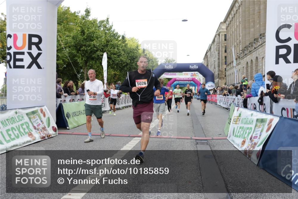 06.09.2026 - CURREX Alsterlauf Yannick Fuchs http://msf.ph/oto/10185859 06.09.2026 09:56:42 Ziel 2338, 2647, 2648, 2927, 3123, 3365, 3606, 4088, 4278, 4422, 4575, 5011, 5026, 5411, 5412, 5413, 5414, 5591, 5708, 5848, 6048, 6091, 6159, 6164, 6269, 8080, 8132 meine-sportfotos.de
