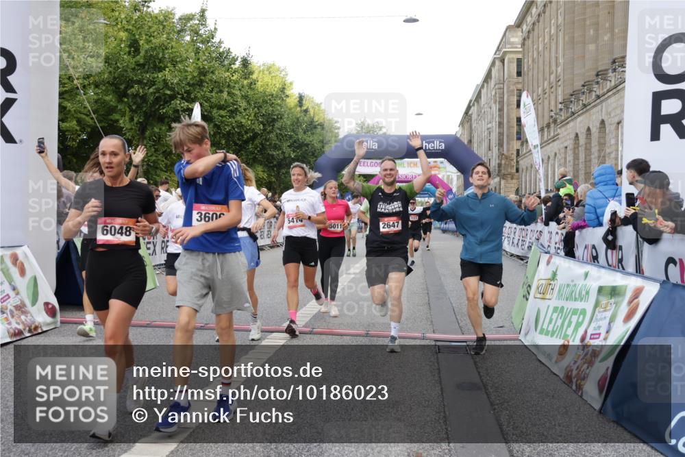 06.09.2026 - CURREX Alsterlauf Yannick Fuchs http://msf.ph/oto/10186023 06.09.2026 09:56:44 Ziel 2338, 2647, 2648, 2927, 3123, 3365, 3606, 3638, 4088, 4278, 4422, 4575, 5011, 5026, 5312, 5313, 5411, 5412, 5413, 5414, 5591, 5848, 6048, 6091, 6159, 6164, 8080, 8132 meine-sportfotos.de