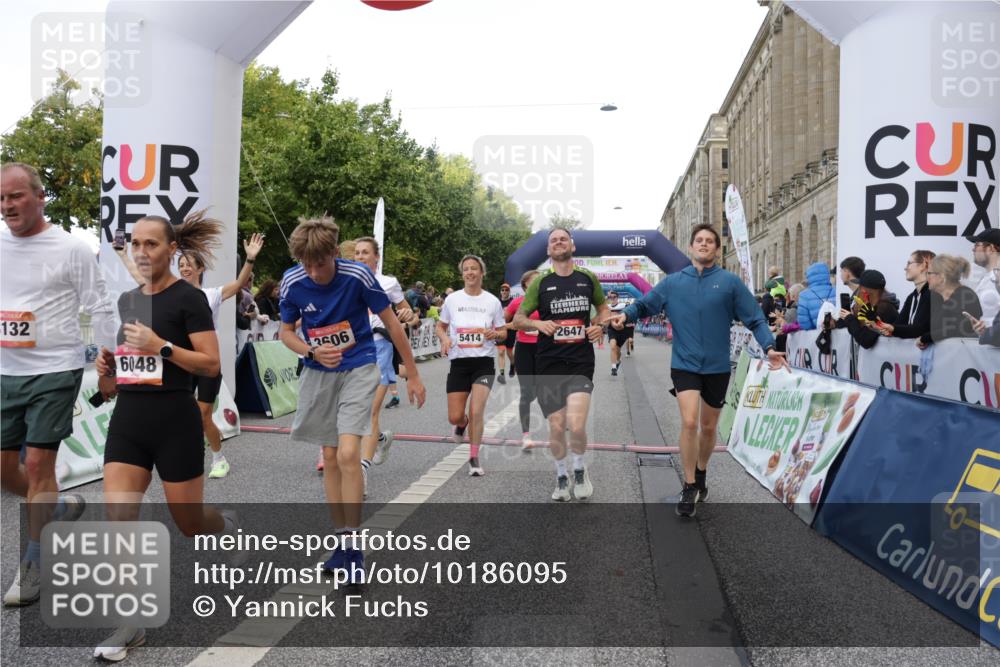 06.09.2026 - CURREX Alsterlauf Yannick Fuchs http://msf.ph/oto/10186095 06.09.2026 09:56:45 Ziel 2338, 2647, 2648, 2927, 3123, 3365, 3606, 3638, 4088, 4278, 4422, 5011, 5026, 5312, 5313, 5411, 5412, 5413, 5414, 5543, 5848, 5973, 6048, 6159, 6164, 8080, 8132 meine-sportfotos.de